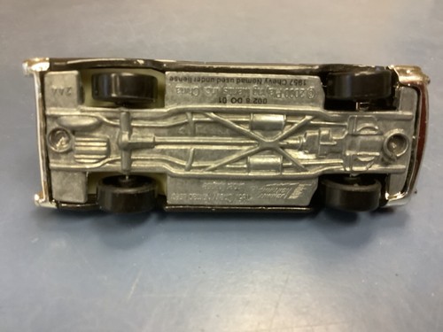1957 chevy nomad wagonJOHNNY LIGHTNING 1/64. loose - Picture 2 of 3