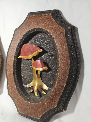Set Of 2 Vintage 1988 Handcrafted Metal Mushrooms Pressed Wood Frame 7"×5½"×1" - Picture 3 of 5