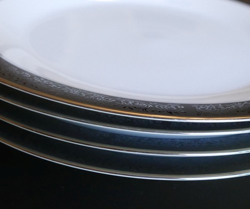 Noritake MIRANO Juego de 4 Platos de Cena 10 1/2" Grabado Banda Negra Excelente - Imagen 4 de 5