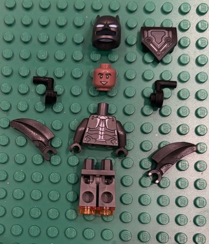 LEGO 76300 Batwing MINIFIGURE from DC Batman Superheroes Arkham Asylum - Picture 2 of 2