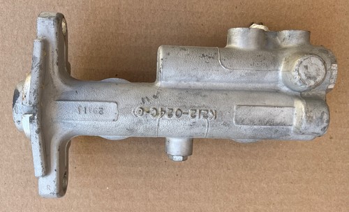 C4 Corvette OEM USED 1986-1987 PBR Master Cylinder #10052280 - Picture 2 of 5