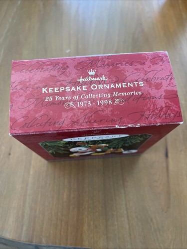 Hallmark Keepsake Ornament - Disney Mickey's Favorite Reindeer Mickey & Co - IOB - Picture 11 of 11