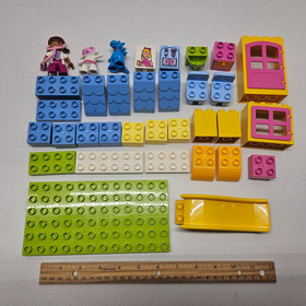 Lego Duplo BACKYARD CLINIC Set #10606 - Doc McStuffins Minifigure - 99% Complete