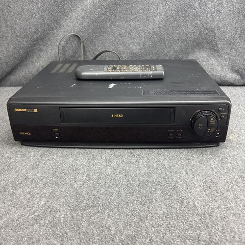 VCR VHS Player Recorder 4-Head Hi-Fi Stereo SIGNATURE 2000 JSJ 20139 With Remote