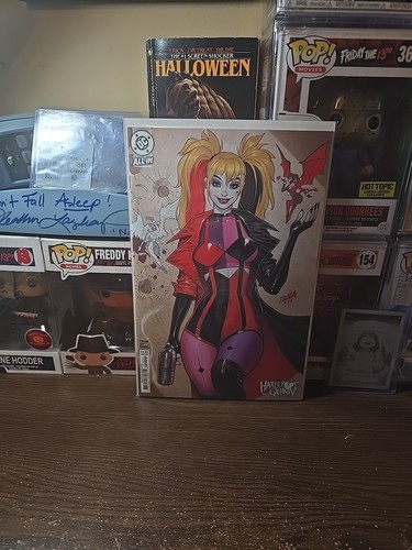 Harley Quinn #44 Variant - Picture 2 of 13