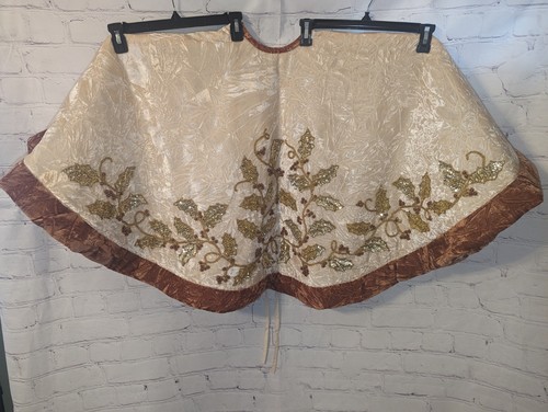 Beautiful Velvet Beaded Holly 54" Christmas Tree Skirt/4 Matching 17" Stockings - Picture 2 of 14