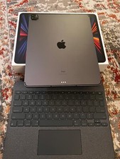 Apple iPad Pro 5th 128GB, Wi-Fi + 5G 12.9 in - Space Gray With Keypboard Logi