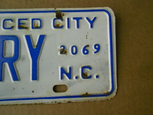 1972 Hickory NC North Carolina 2069 City Booster Targa Topper Tag - Foto 4 di 9