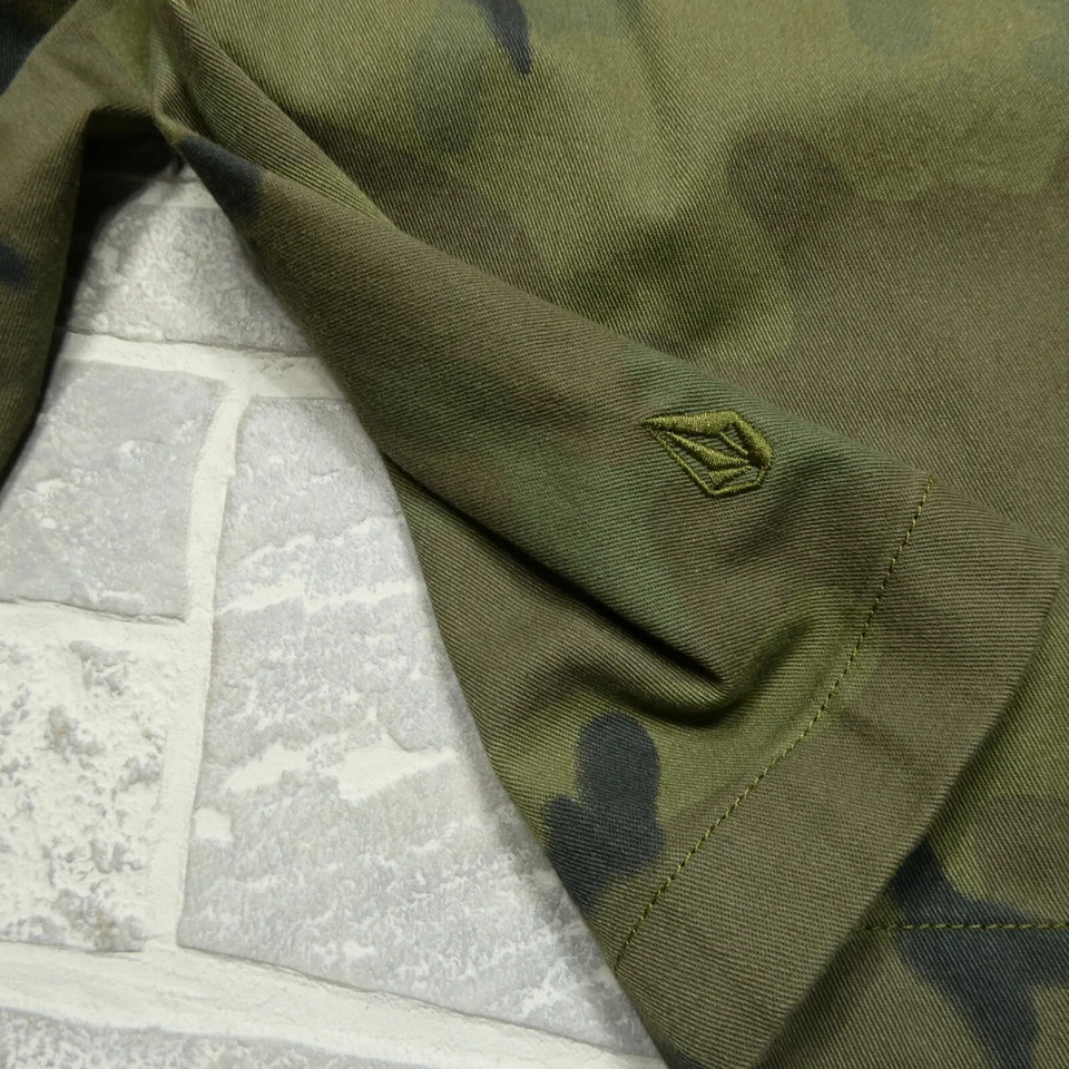 Volcom Camo Shorts Size 37 Green Canvas Embroidered Logo Chino Skater Grunge - Image 2 of 4