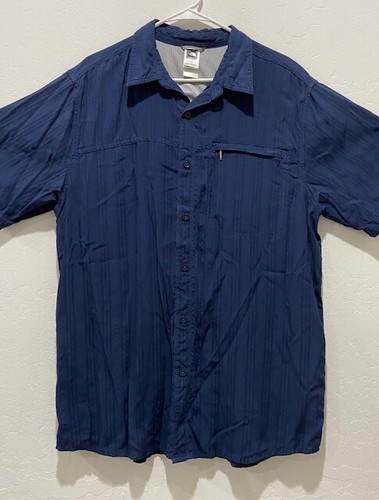 EUC Men's The North Face Short Sleeve Shirt Size L Button Down Zip Pocket Blue
