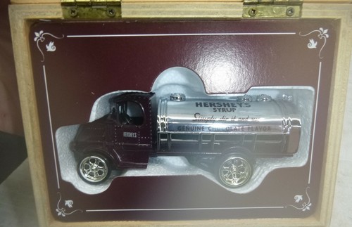 ERTL H306 HERSHEY'S SYRUP MACK TANKER TRUCK  BANK - Picture 1 of 3