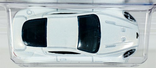 Hot Wheels Aston Martin DBS HW Showroom 2013 Series - X1952 New NRFP White 1:64 - Picture 3 of 4