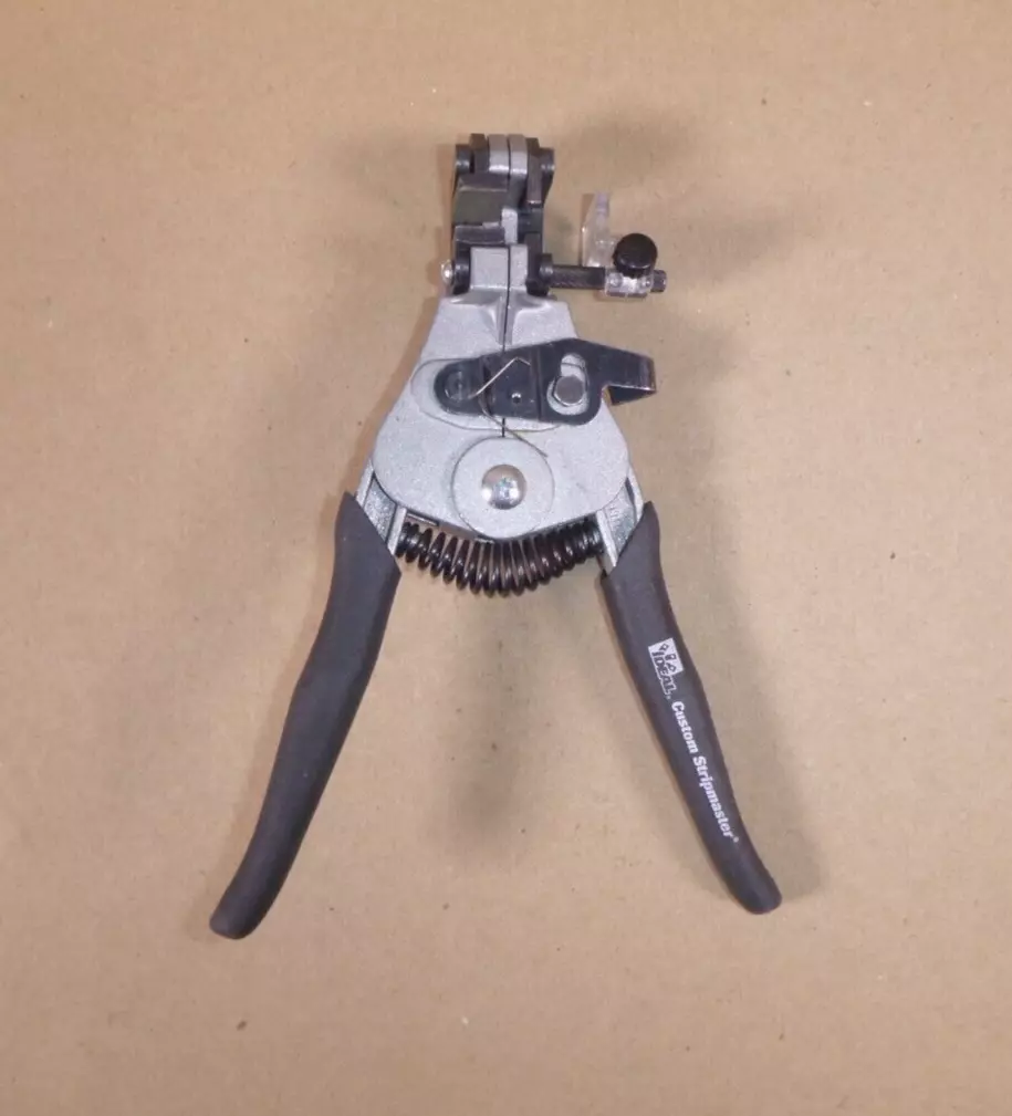 Wire stripper blade outlet