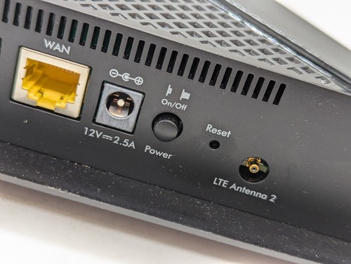 Netgear LAX20 AX1800 Nighthawk 4-Stream AX4 WiFi 6 Router 4G LTE OHNE KABEL/LESEN - Bild 12 von 17