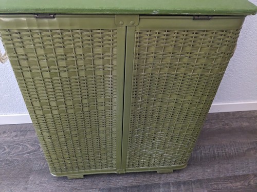 Pearl Wick MCM Green Vinyl Wicker Hamper Lucite Handles Starburst Metal Decal - Picture 10 of 21
