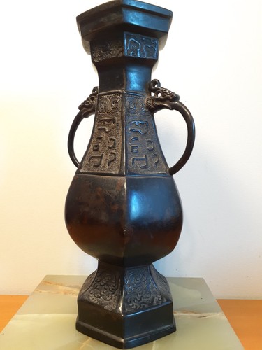 Antique Chinese Bronze Vase with Archaic Hexagon Form, with dragon head handle - Picture 2 of 12