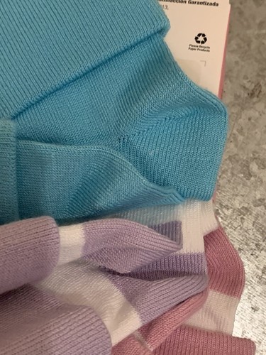 Hanes Girls Turn Cuff Socks Size Small shoe size 6-10.5 (4 pair pack) - Picture 6 of 7