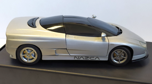 REVELL 1:18 AUTO DIE CAST ITALDESIGN NAZCA M12 ARGENTO ART 8812 - Foto 3 di 8
