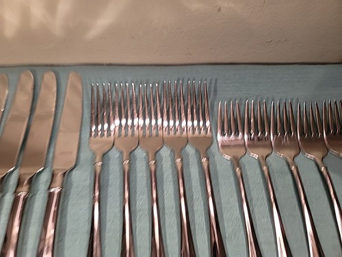 Oneida Juilliard Heirloom Glossy Silver Stainless Flatware 41 Pieces - Picture 8 of 23