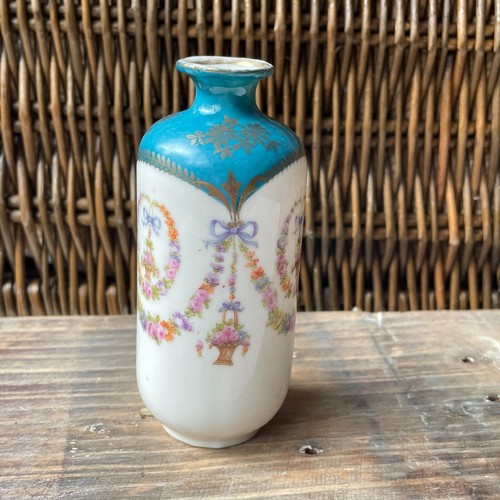 Vintage Small Victoria Austria Ceramic Vase with a Floral Design - Picture 9 of 10