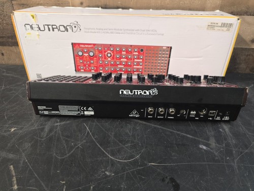 Behringer Neutron Synthesizer - red in excellent condition - Picture 7 of 10