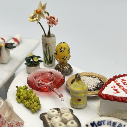 VTG ARTISAN LOT Valentines Day TABLE SETTINGS PLANTS VASE ++ Miniature Dollhouse - Picture 3 of 12