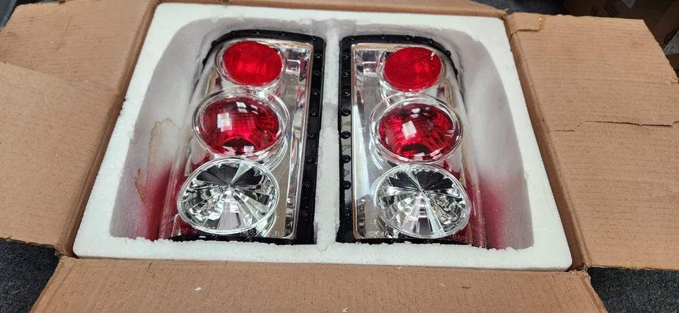 Luces traseras cromadas/rojas de próxima generación APC izquierda y derecha 404531TLR 93-00 Ford Ranger Foto 2 de 4