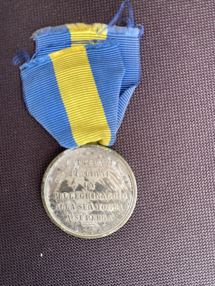 MEDAGLIA A CARLO ALBERTO. I VETERANI ITALIANI IN PELLEGRINAGGIO ALLA SUA TOMBA. - Immagine 2 di 4