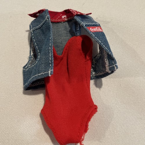 Barbie Puppe Coca-Cola Denim Jeansweste mit rotem Bandana Typ Kragen & rotem Body