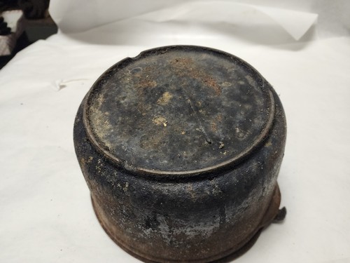Antique Unbranded 8" Dia. Cast Iron Pot Dutch Oven Enameled Inside - Picture 12 of 13