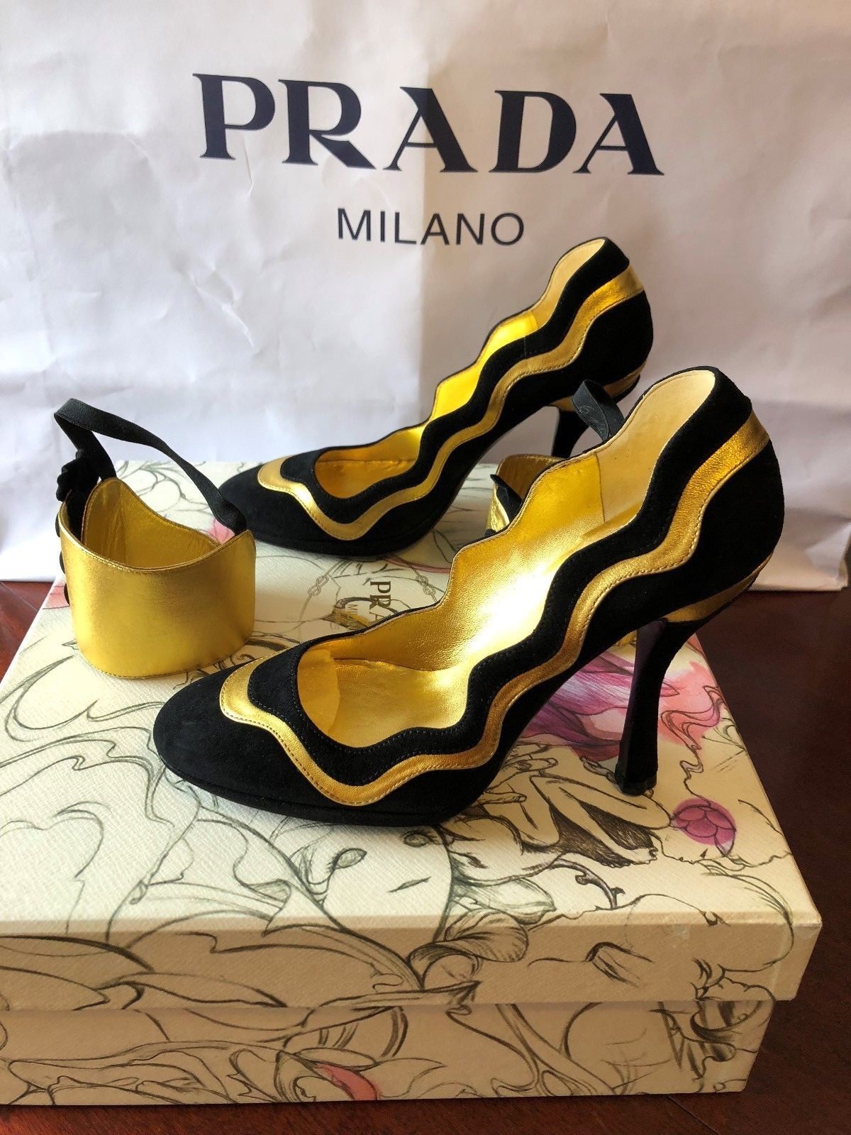Prada,luxus Pumps Made , Velourleder , Made Pumps in Größe 35,5 a0434e Prada,luxus Pumps Made , Velourleder , Made Pumps in Größe 35,5 a0434e