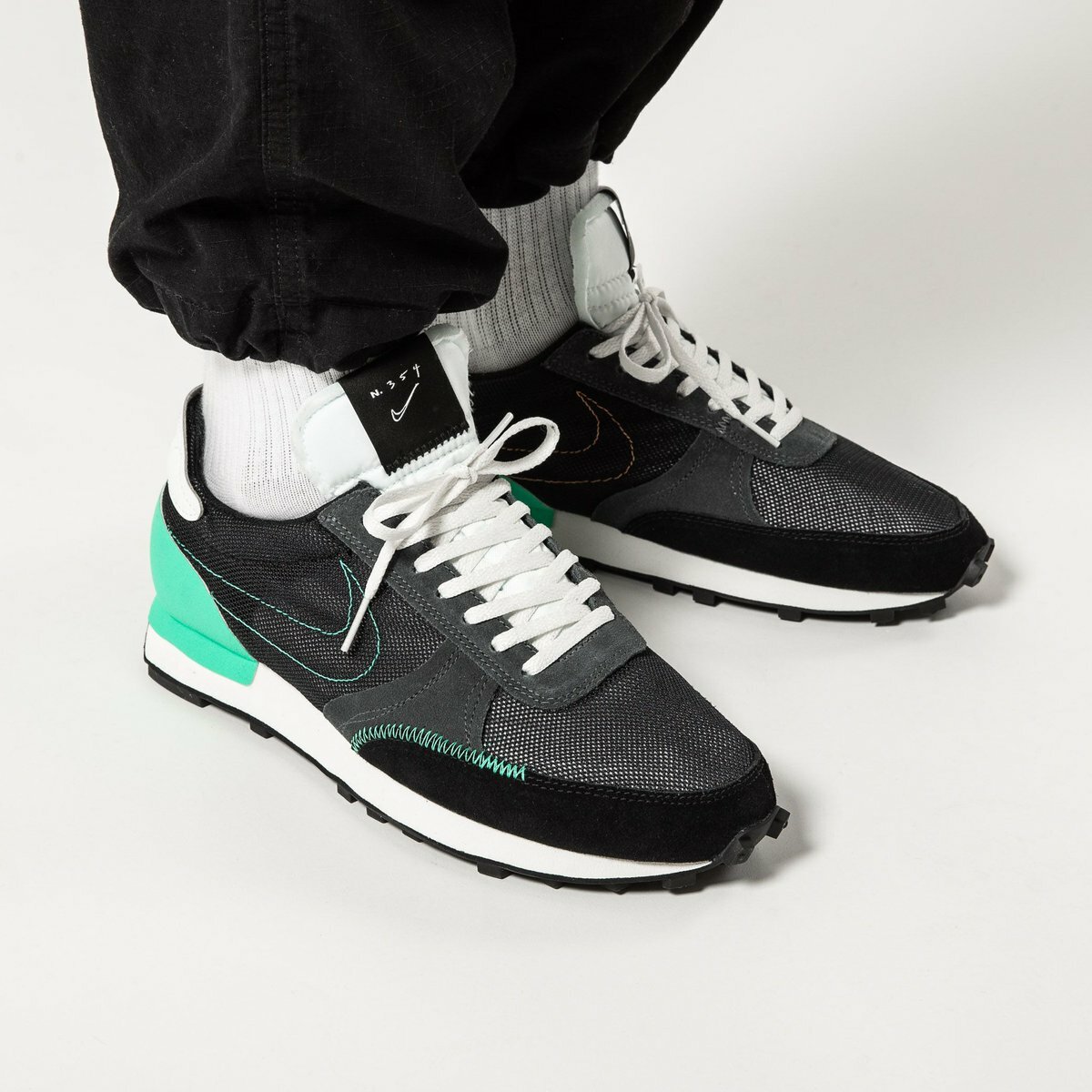 NIKE DAYBREAK-TYPE SIZE UK 7.5 EUR 42 US 8.5 (CJ1156 001 NIKE DAYBREAK-TYPE SIZE UK 7.5 EUR 42 US 8.5 (CJ1156 001