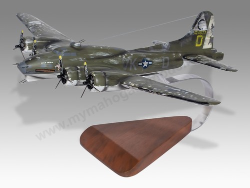 Boeing B-17 USAF con marcas de bala escritorio madera modelo de avión pequeña escala 1/100 - Imagen 4 de 13
