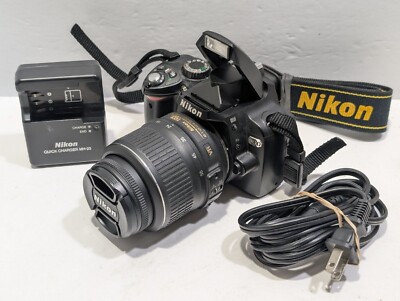 Nikon D60　AF-S DX 18-55mmレンズ付き Nikon D60 DSLR Camera Black with AF-S DX Nikkor 18-55 mm VR