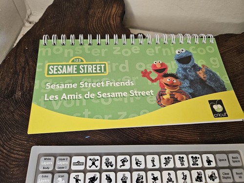 Cricut Cartridge Sesame Street Friends Elmo Cookie Monster Grover Oscar 29-0700 - Picture 2 of 9
