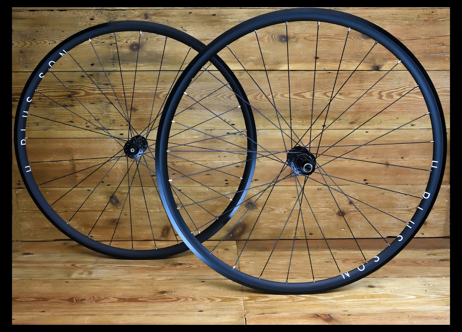 HANDBUILT Wheels DT Swiss 350 H Plus Son Archetype Sapim Race NEW HANDBUILT Wheels DT Swiss 350 H Plus Son Archetype Sapim Race NEW
