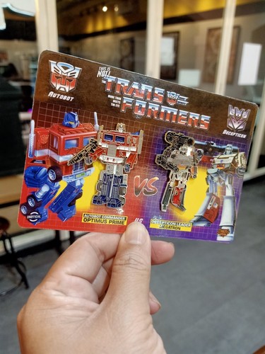 Transformers G1 Optimus Prime VS Megatron Diecast Pin - 第 7/12 張圖片