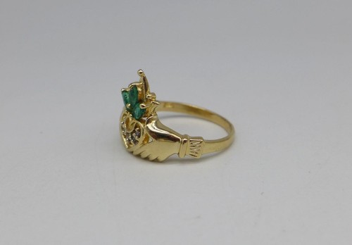 Anillo Claddagh Oro Amarillo 14kt Diamantes y Esmeraldas Talla 6.5 - Imagen 2 de 8