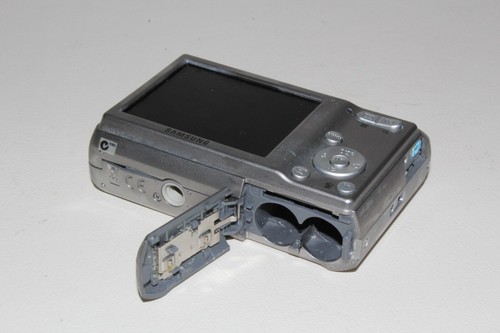 Samsung ES15 10.2MP Digital Camera With Original Box Selling For Parts - Bild 7 von 8