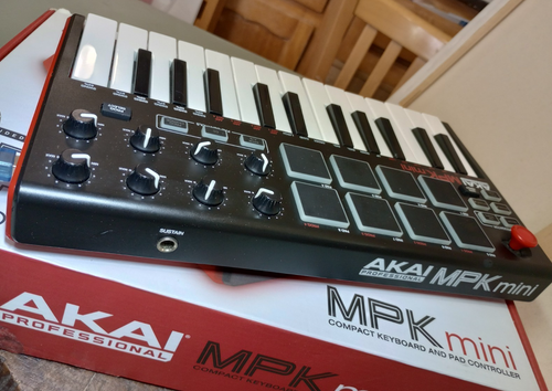 AKAI Professional MPK Mini Compact Keyboard Synthesizer & Pad Controller Neu in OVP - Bild 15 von 24