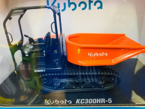 Universal Hobbies UH8155 Kubota KC300HR-5 Truck 1/24 Die-Cast Model New in Box - Picture 2 of 5