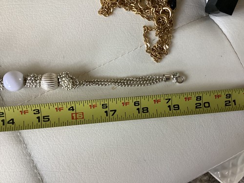 Liz Claiborne 4 Piece Jewelry Lot; 3 Necklaces & 1 Pair Dangle Earrings Vintage - Picture 15 of 16
