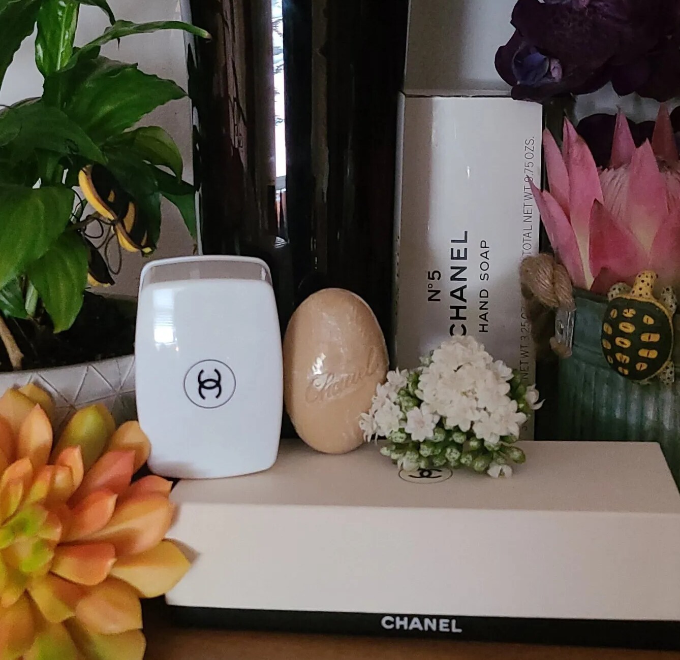 CHANEL No 5 VINTAGE THREE-PIECE PERFUMED BAR SOAP WITH THREE-PIECE SOAP DISH CHANEL No 5 VINTAGE THREE-PIECE PERFUMED BAR SOAP WITH THREE-PIECE SOAP DISH