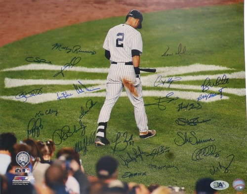 NY YANKEES GREATS SIGNED 16x20 PHOTO (26 SIGNATURES)