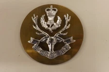 MILITARY BADGE QUEEN'S OWN HIGHLANDERS SEAFORTH 7CMS BY 5.5CMS (4480)