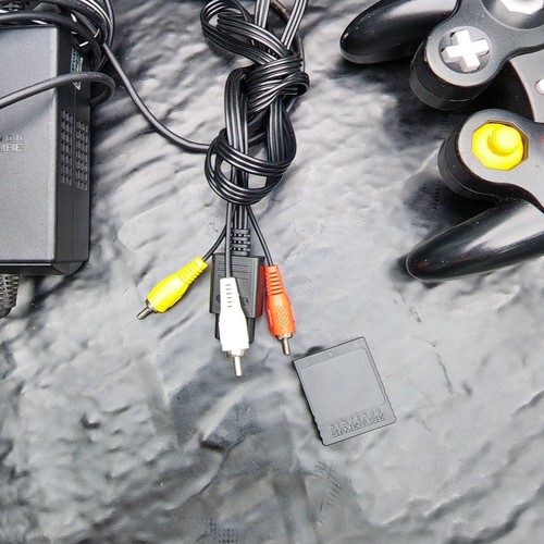 Consola GameCube negra casi completa DOL-001 con cables OEM y tarjeta de memoria - Imagen 3 de 13