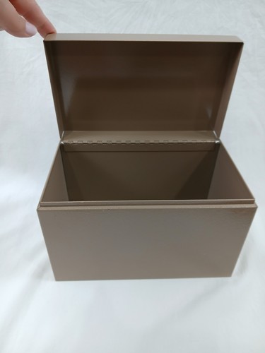Caja de archivos de tarjetas de metal vintage, Buddy Products color topo bronceado tapa con bisagras almacenamiento MCM - Imagen 2 de 14