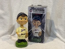 VERY NICE 2015 Minnesota Twins "Vintage" SGA Bobblehead, NEW IN BOX-LOOK!