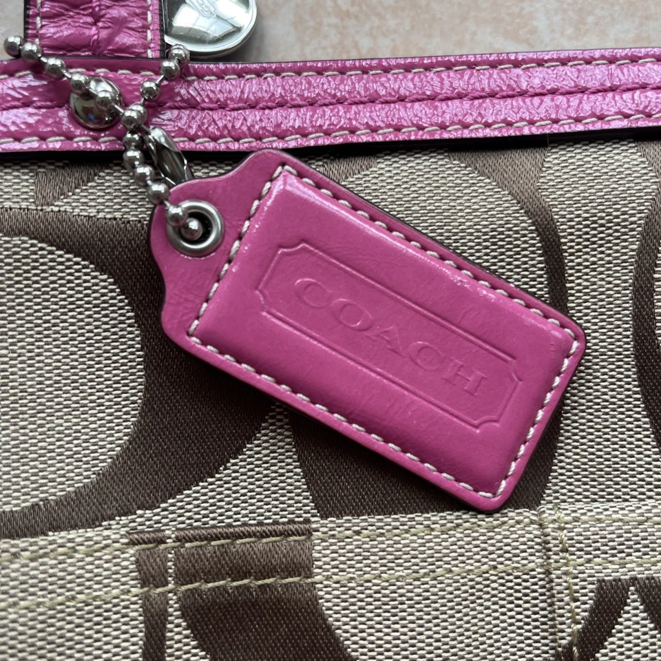 Bolso de Mano/Pañales Coach de Lona F13803 Signature Rosa Caliente Usado Foto 2 de 4
