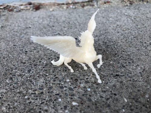 Resin tänzelndes Pegasus Pferd Modell Dani Künstler Daniar Joldoshbek gedruckt 2 Zoll - Bild 10 von 11